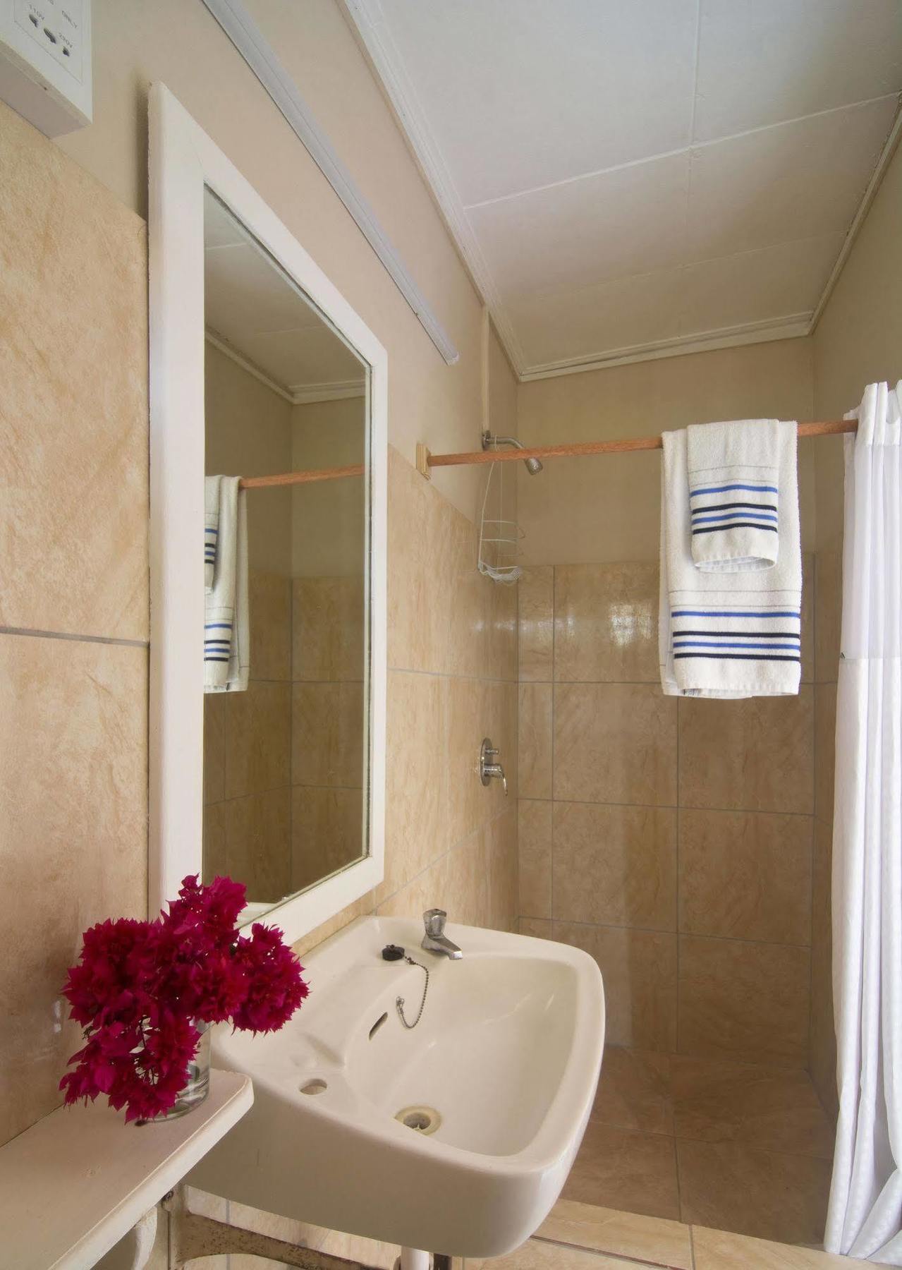 Keegans Beachside Hotel Bequia Island Luaran gambar